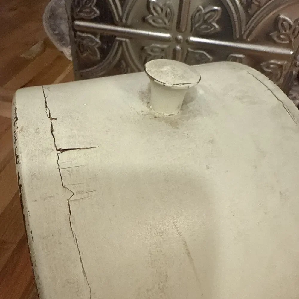 Vintage French Country-style Mantel Clock with A Distressed White Finish. Works